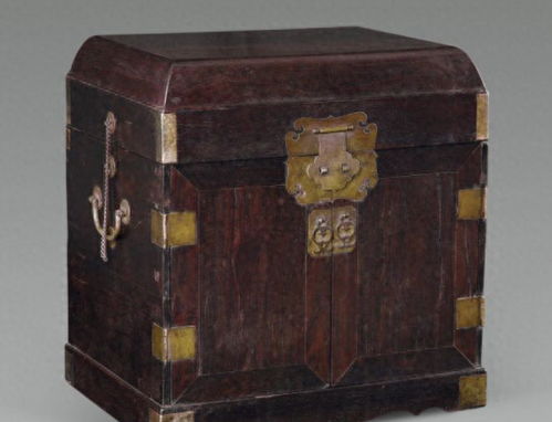張之洞讓侄子帶皮箱去當(dāng)鋪換銀子,掌柜打開(kāi)后發(fā)現(xiàn)里面是石頭